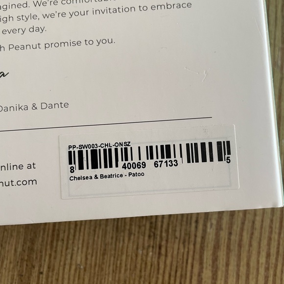 Posh Peanut Patoo Chelsea & Beatrice Reversible Blanket with Butterfly/Floral - Picture 4 of 4